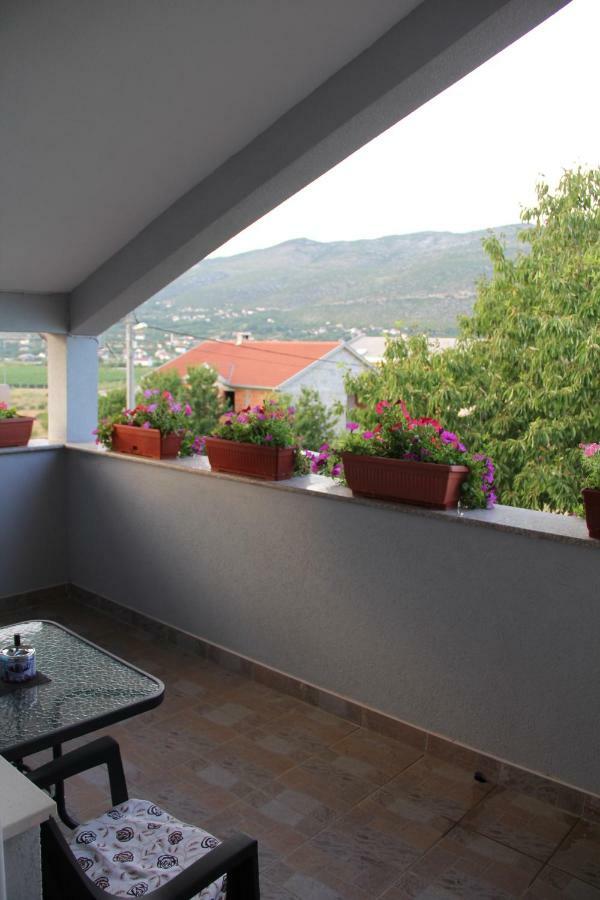 Holiday Home Flora Mostar Eksteriør bilde