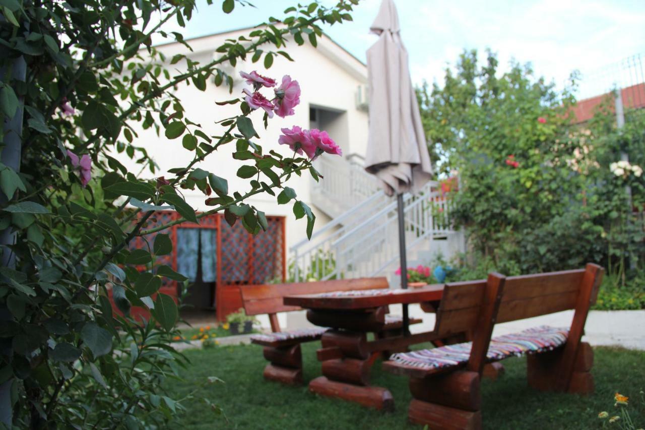 Holiday Home Flora Mostar Eksteriør bilde